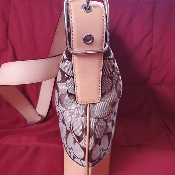 Coach Signature Crossbody - Picture 8 of 12